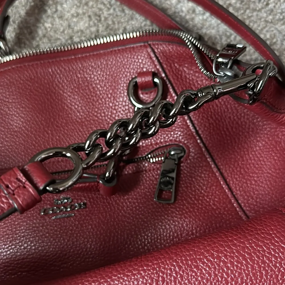 Coach - Picture 4 of 7